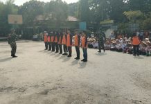 Babinsa Koramil 01/Dumai Latih 288 Siswa SMP Negeri 3 Dumai PBB untuk Bentuk Karakter Disiplin dan Tanggung Jawab