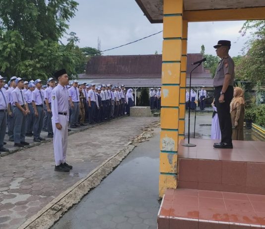 Police Go To School di SMAN 2 Dumai, Kapolsek Dumai Timur Edukasi Pelajar Cegah Bullying dan Kenakalan Remaja
