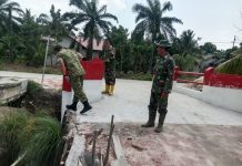 Letkol Arm Herman Santoso Pastikan Pembangunan Jembatan Armco Lubuk Gaung Berjalan Optimal