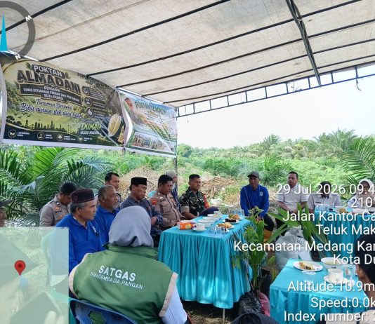 Babinsa Guntung Serma Amrijon Hadiri Penanaman Bibit Durian Duri Hitam, Dukung Ketahanan Pangan di Medang Kampai