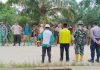 Peringati HUT Kodam XIX/Tuanku Tambusai 2026, Koramil 03/Sungai Sembilan Gotong Royong Bersihkan Saluran Air di Bangsal Aceh
