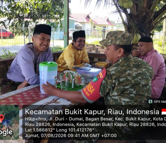 Babinsa Bukit Kapur Bersama Security PHR Patroli Jalur Pipa, Ingatkan Warga Jaga Keamanan Fasilitas Vital
