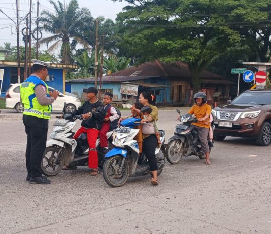 Strong Point Pagi, Personel Polsek Bukit Kapur Atur Lalu Lintas di Titik Rawan