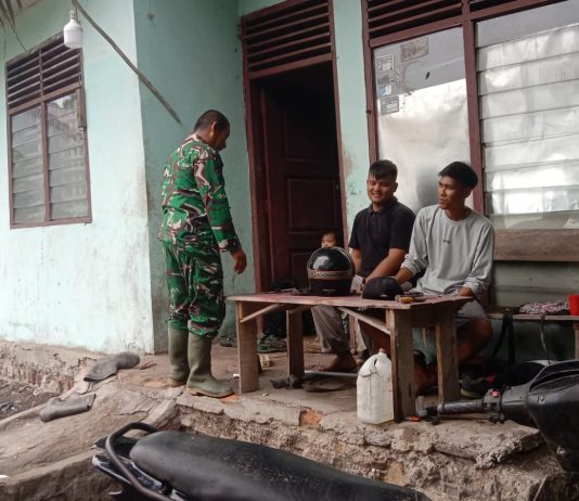 Babinsa Koramil 03/Sungai Sembilan Perkuat Silaturahmi dan Komsos Bersama Warga Basilam Baru