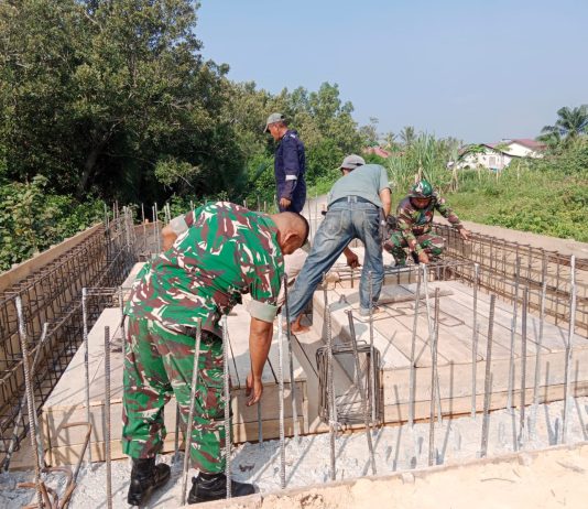 Pembangunan Jembatan Beton di Purnama Terus Dikebut, TNI dan Warga Bersinergi