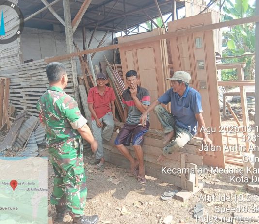 Babinsa Koramil 02/Bukit Kapur Gencarkan Patroli dan Sosialisasi Karhutla di Guntung