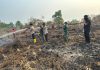 Polres Dumai Bersama TNI, BPBD dan Masyarakat Peduli Api Tangani Karhutla di Sungai Sembilan
