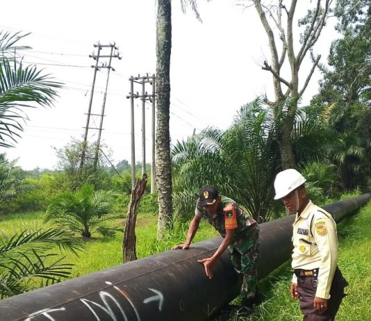 Patroli Koramil 01/Dumai dan Security PHR Cek Pipa Minyak, Perkuat Binter Bersama SKK Migas