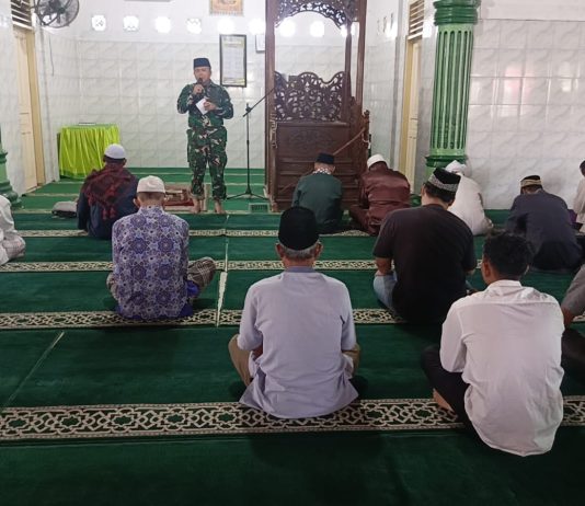 Mabes TNI Sosialisasikan Penanganan Karhutla kepada Jamaah Masjid Al-Iksan Dumai
