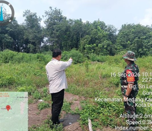 Babinsa Koramil 02/Bukit Kapur Patroli dan Sosialisasi Pencegahan Karhutla di Guntung