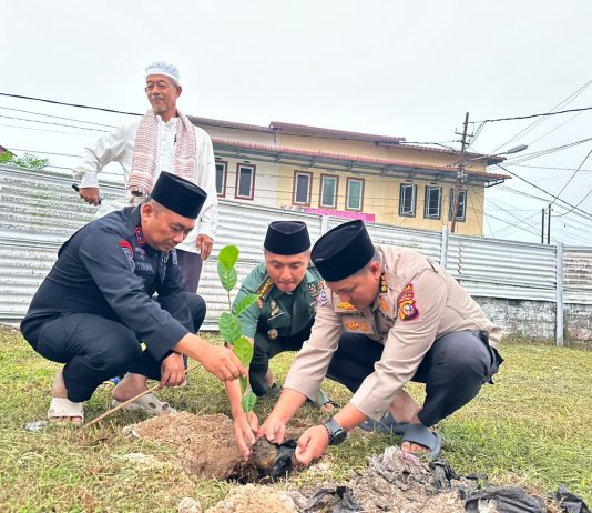 Brimob Polda Riau Dukung Program Polda Riau melalui Sholat Subuh Berjamaah