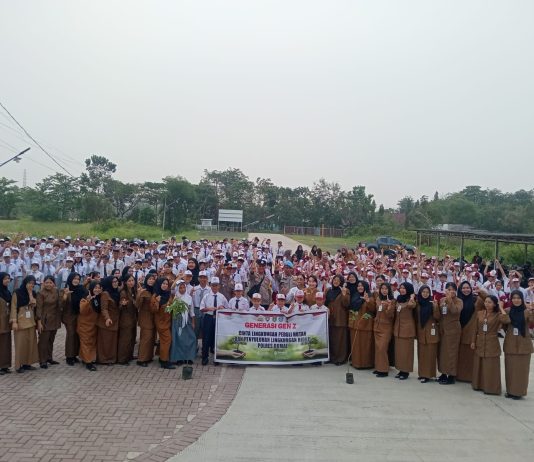 Kapolsek Dumai Barat Jadi Pembina Upacara di Sekolah Maitreyawira, Gaungkan Green Policing Kapolda Riau