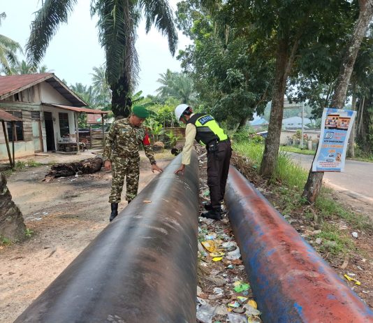 Koramil 01/Dumai dan PHR Patroli Jalur Pipa Minyak, Warga Diimbau Tidak Berjualan di Area Pengamanan