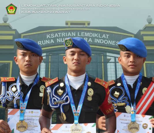 TIGA TARUNA SMA TARUNA NUSANTARA INDONESIA RAIH JUARA 1 PADA KEJUARAAN KARATE OPEN PIALA WALI KOTA CIMAHI CUP 2026