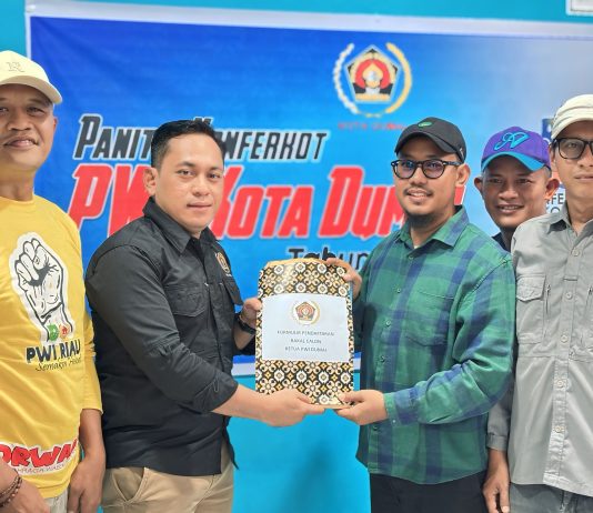 Didampingi Puluhan Anggota, Bambang Prayetno Mendaftar sebagai Bacalon Ketua PWI Dumai
