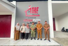 Babinsa Serka Mahyudin Dampingi Kadis Koperasi Dumai Tinjau KDKMP Kelurahan Purnama
